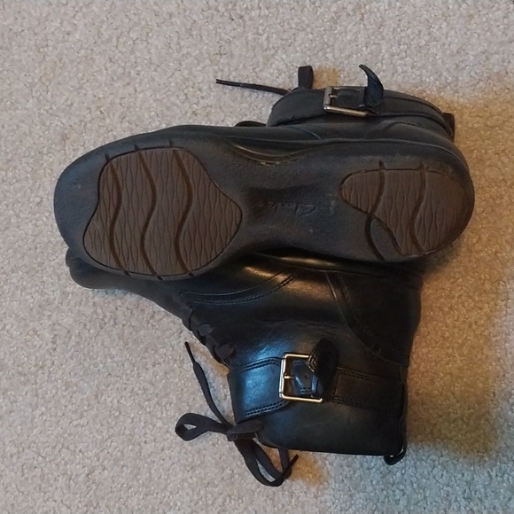 Clark's boots - Picture 4 of 4